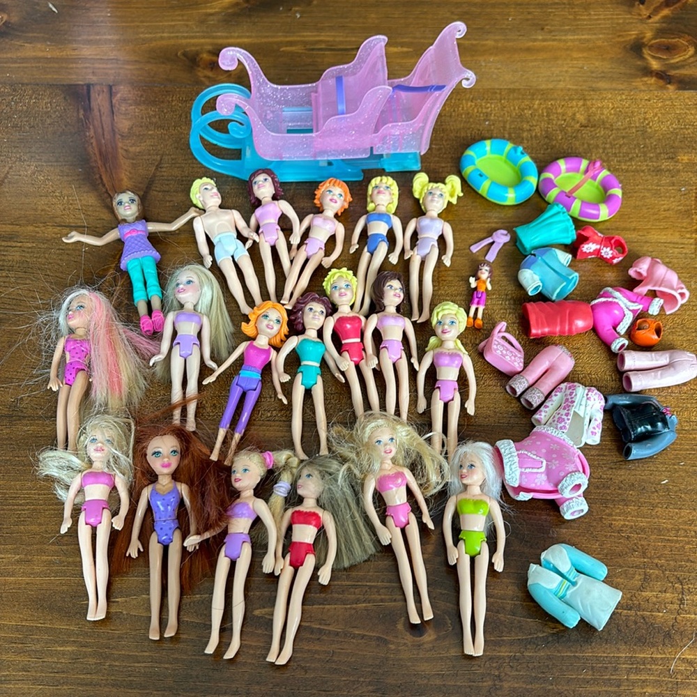 HUGE 38 Piece Vintage Polly Pocket Bundle/Lot with dolls, clothes & doll sleigh